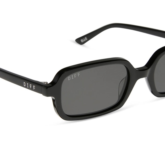 DIFF x Aspyn Ovard Elle Black Sunglasses